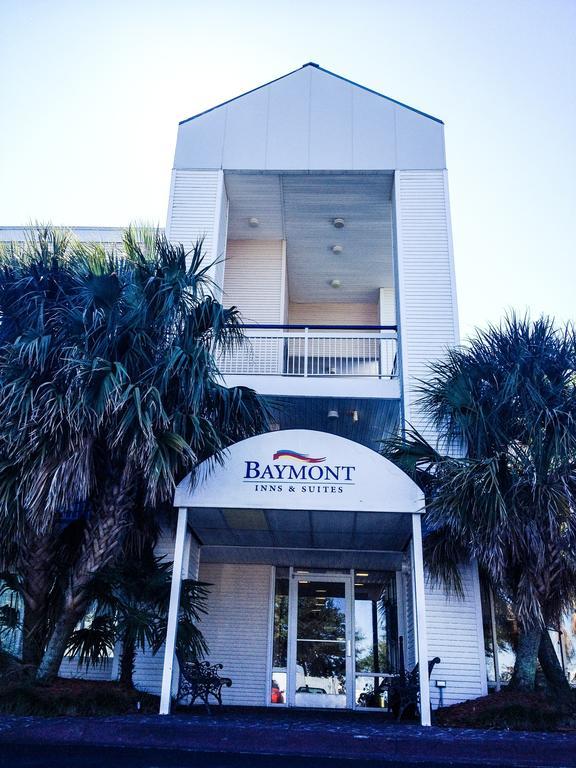 Baymont By Wyndham Wilmington Hotel Exterior photo